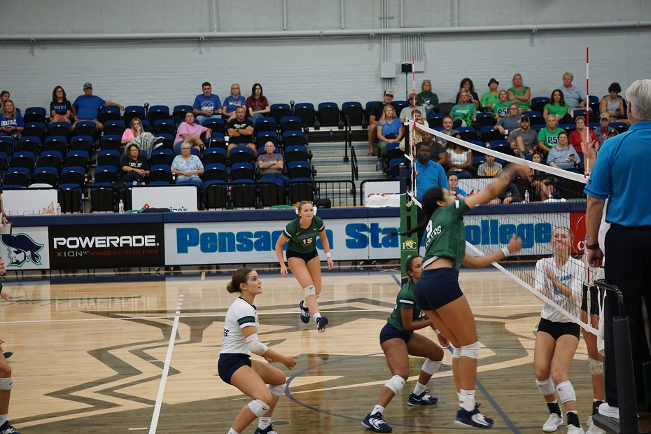 Volleyball Opens Conference Play With Two Wins